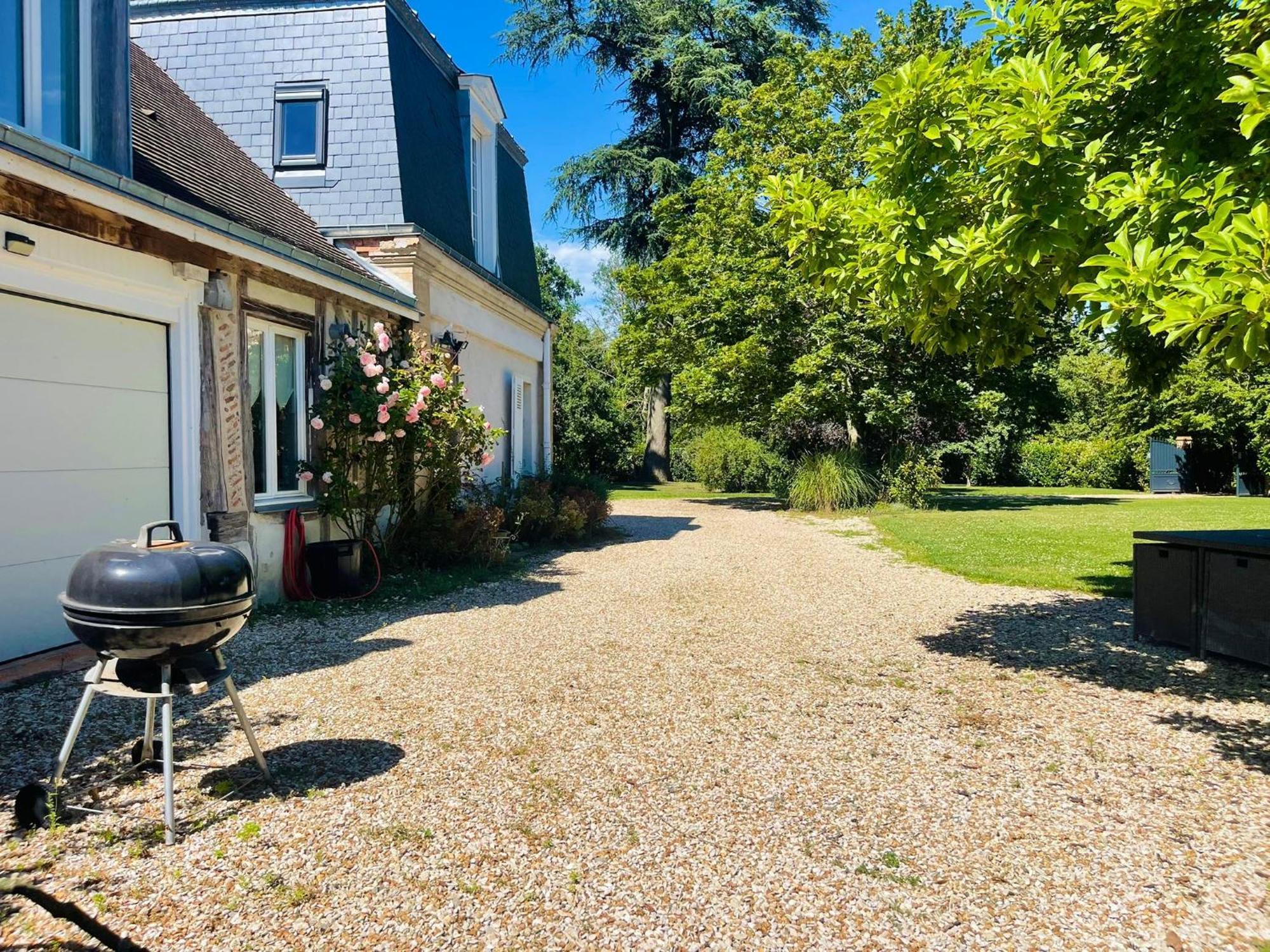 Maison Chaleureuse De 4 A 12 Personnes Neuville-aux-Bois Exterior foto