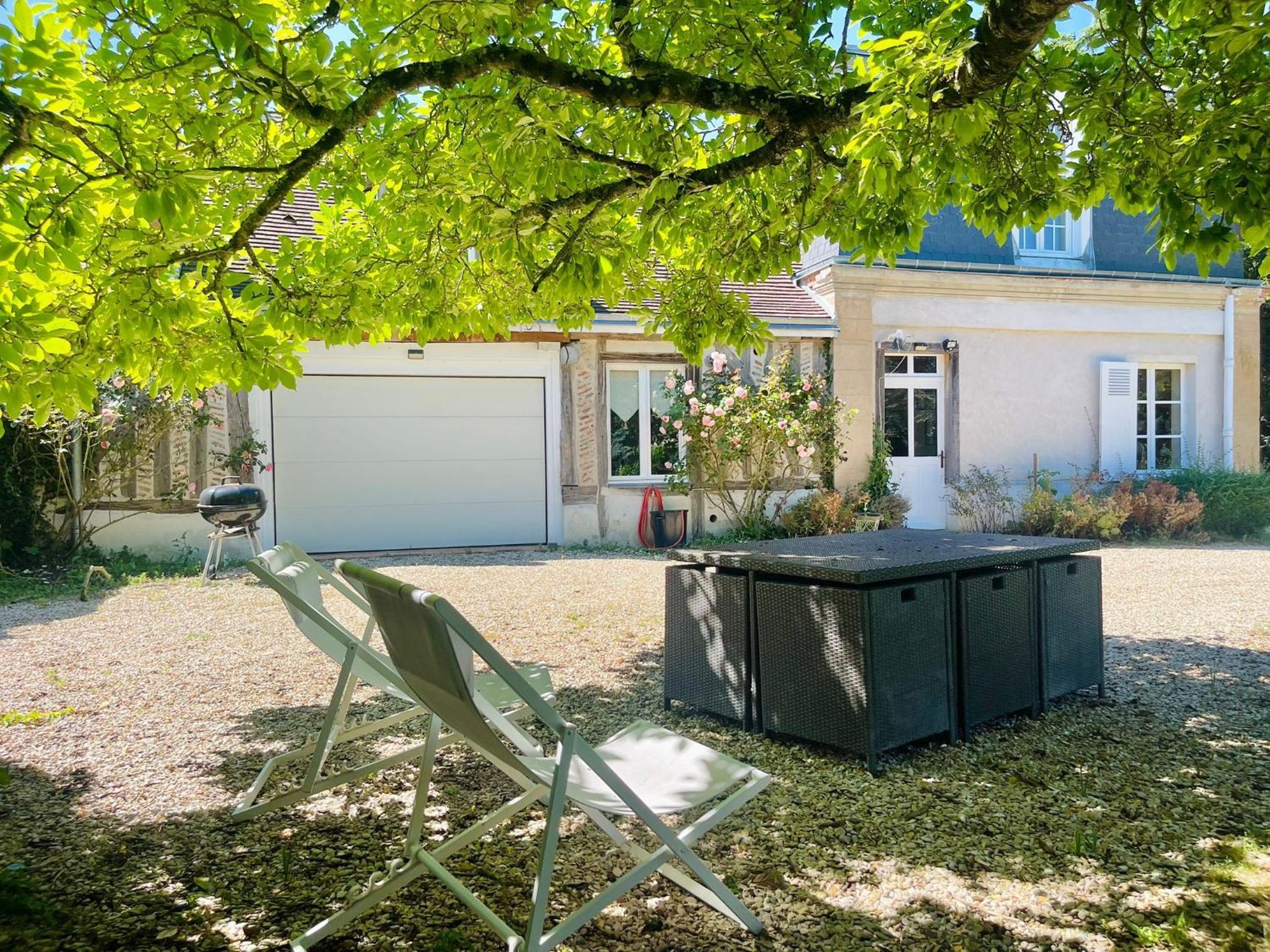 Maison Chaleureuse De 4 A 12 Personnes Neuville-aux-Bois Exterior foto